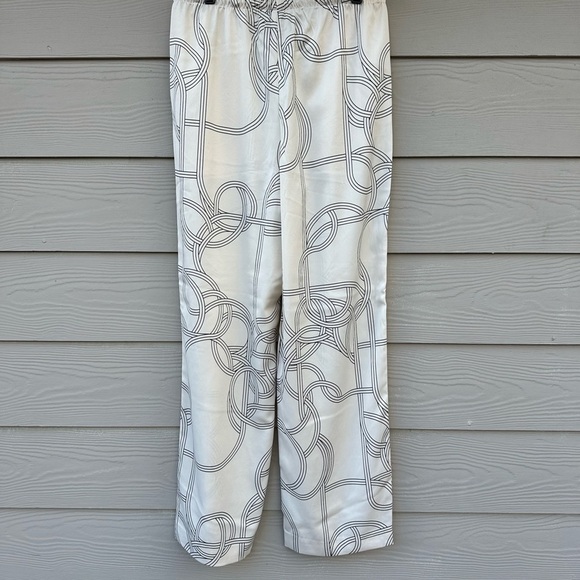 H&M Women’s Suit Abstract Print  Long Sleeve Button Down Fitted Shirt and Pants - Picture 9 of 12